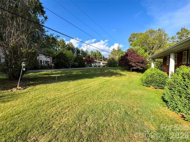 70 Winchester Drive, Waynesville, NC 28785