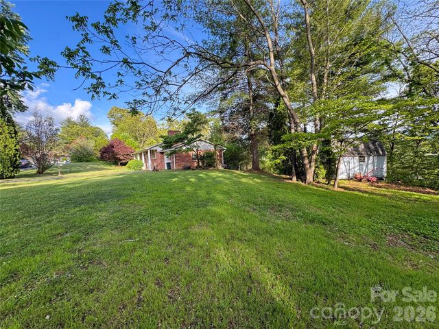 70 Winchester Drive, Waynesville, NC 28785