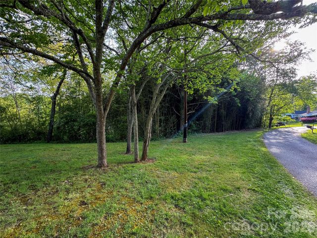 70 Winchester Drive, Waynesville, NC 28785