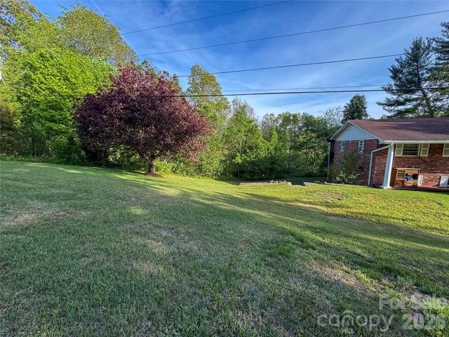 70 Winchester Drive, Waynesville, NC 28785