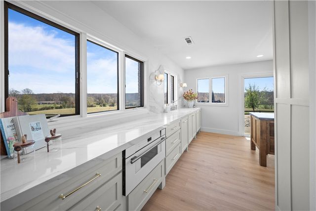 573 Reed Valley Road, Fayetteville, AR 72704