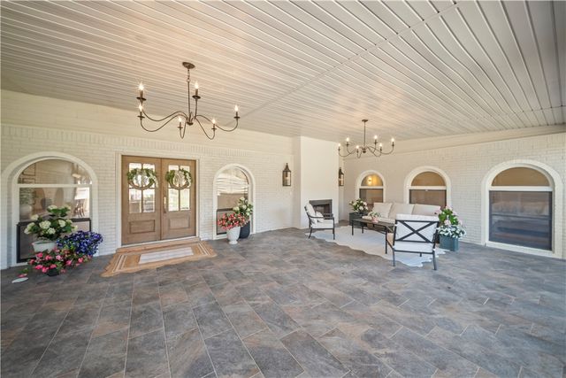 573 Reed Valley Road, Fayetteville, AR 72704