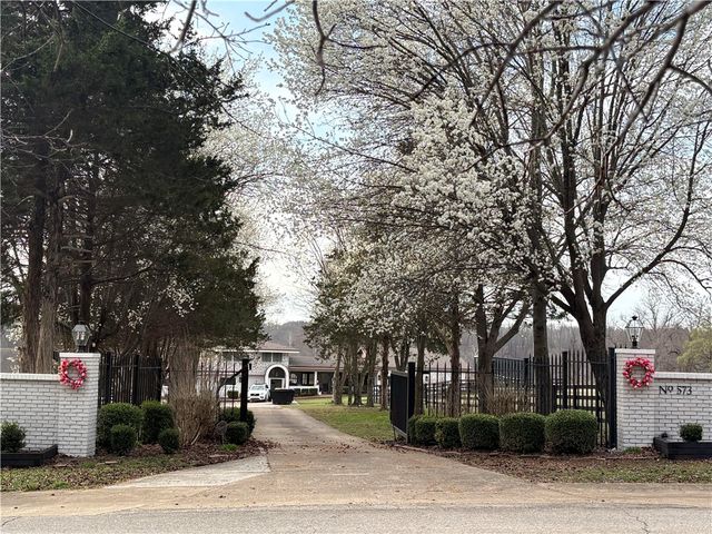 573 Reed Valley Road, Fayetteville, AR 72704