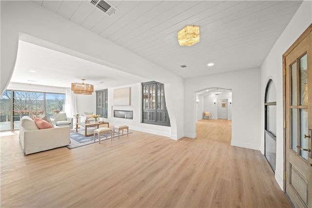 573 Reed Valley Road, Fayetteville, AR 72704