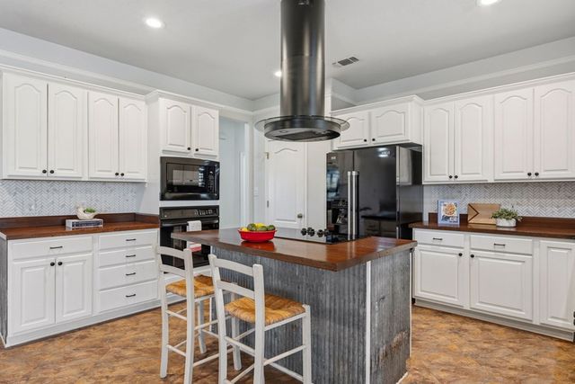 108 Agarita Ct, Boerne, TX 78006