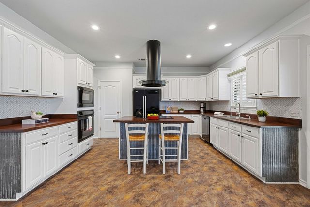 108 Agarita Ct, Boerne, TX 78006