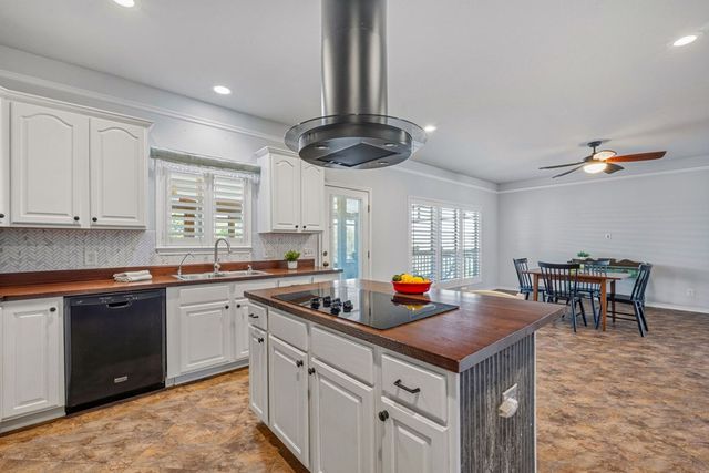 108 Agarita Ct, Boerne, TX 78006