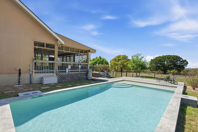 108 Agarita Ct, Boerne, TX 78006