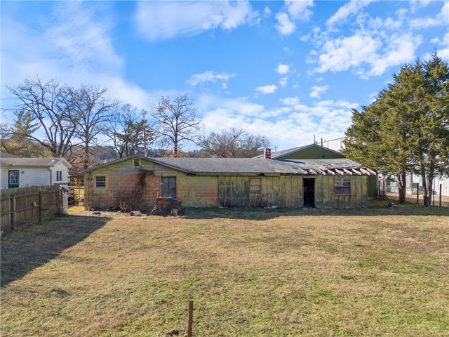 111 Bear Hollow, Pineville, MO 64856