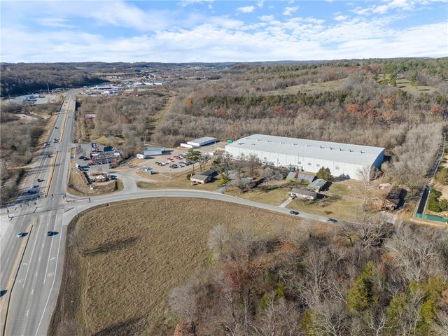 111 Bear Hollow, Pineville, MO 64856