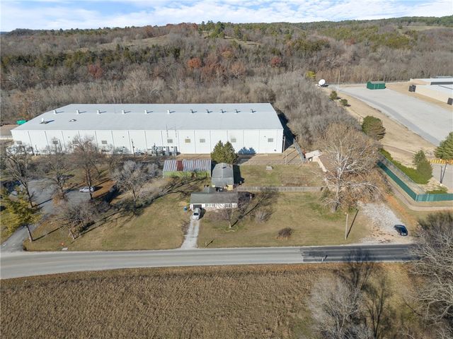 111 Bear Hollow, Pineville, MO 64856