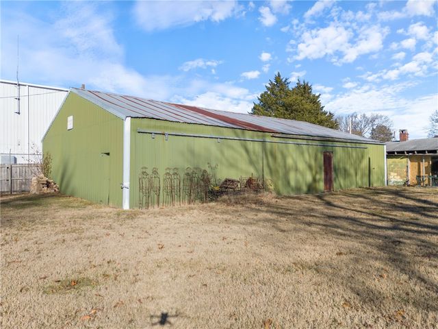 111 Bear Hollow, Pineville, MO 64856