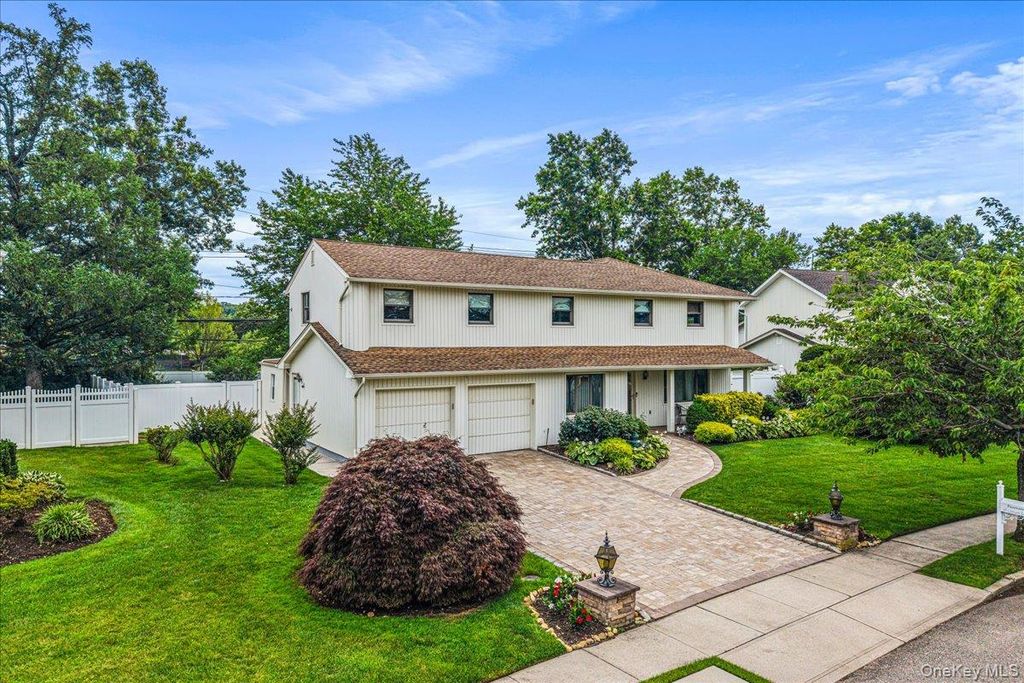 10 Clemson Lane, Woodbury, NY 11797 — photo 2