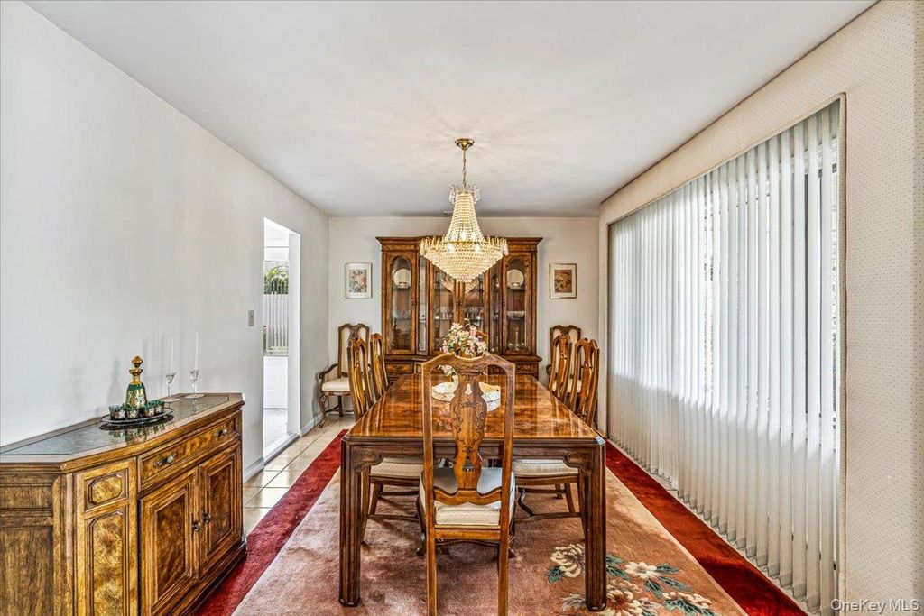10 Clemson Lane, Woodbury, NY 11797 — photo 4