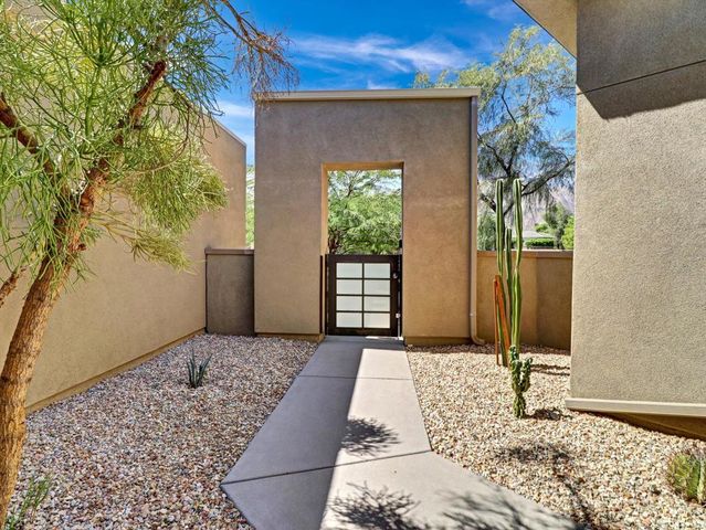 1702 Sienna Court, Palm Springs, CA 92262