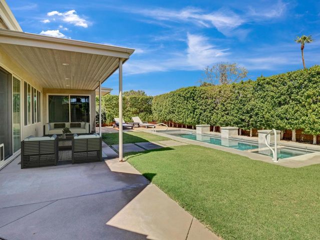 1702 Sienna Court, Palm Springs, CA 92262