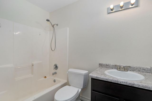 2134 N Howard Avenue, Springfield, MO 65803