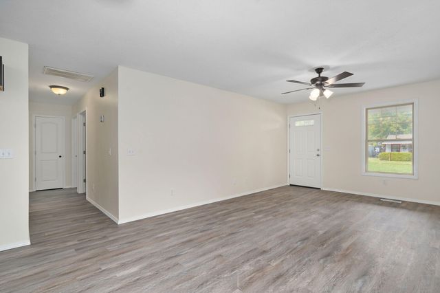 2134 N Howard Avenue, Springfield, MO 65803