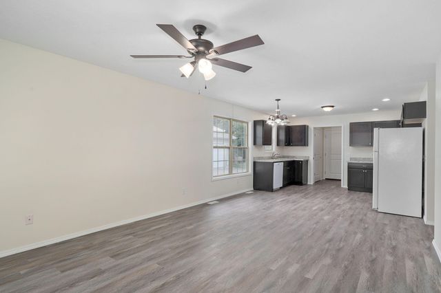 2134 N Howard Avenue, Springfield, MO 65803