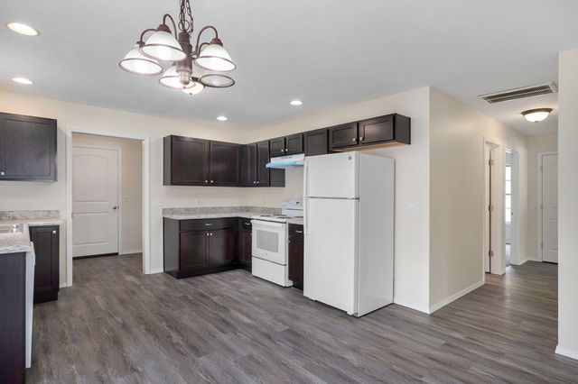 2134 N Howard Avenue, Springfield, MO 65803
