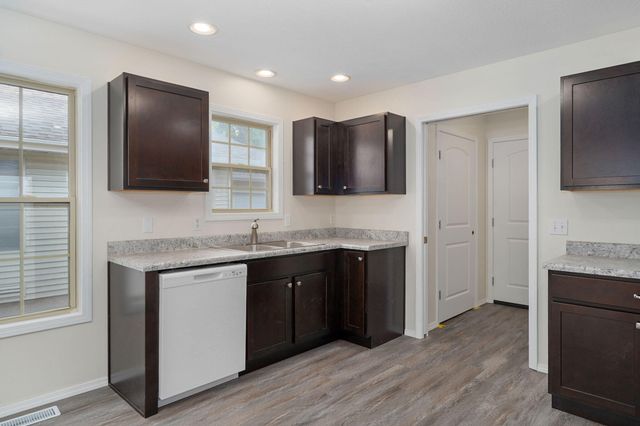 2134 N Howard Avenue, Springfield, MO 65803