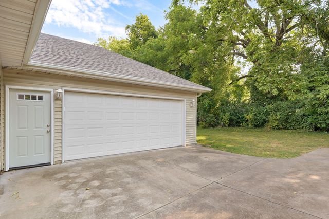 2134 N Howard Avenue, Springfield, MO 65803