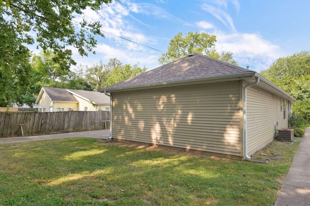 2134 N Howard Avenue, Springfield, MO 65803