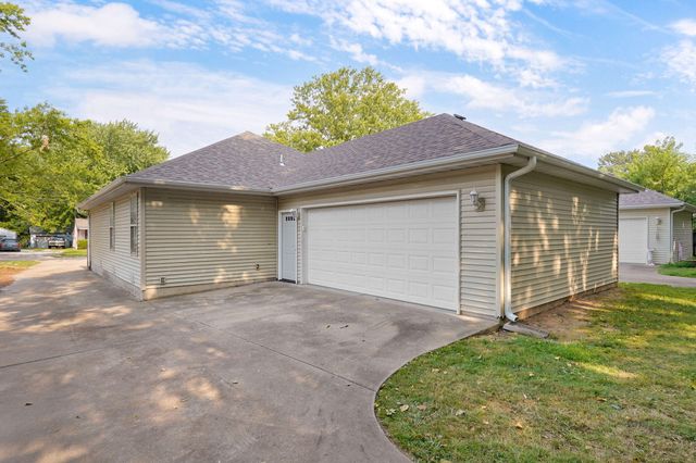 2134 N Howard Avenue, Springfield, MO 65803