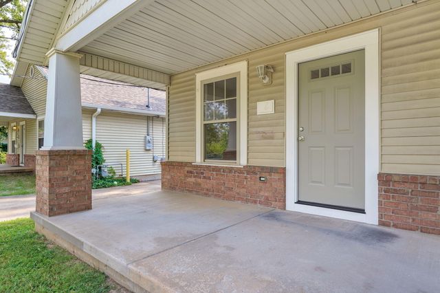 2134 N Howard Avenue, Springfield, MO 65803