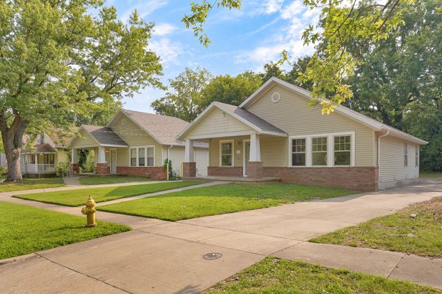 2134 N Howard Avenue, Springfield, MO 65803