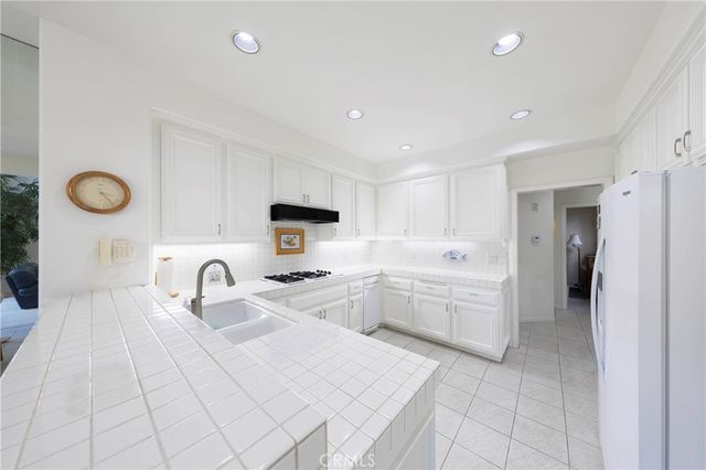 8 Longbourn Aisle, Irvine, CA 92603