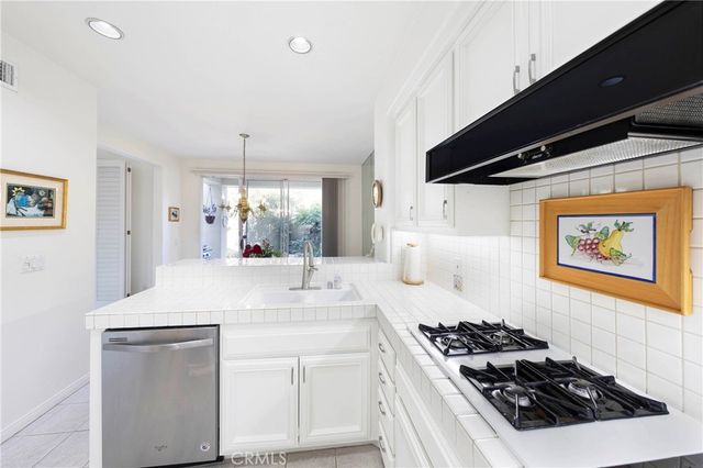 8 Longbourn Aisle, Irvine, CA 92603