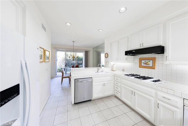 8 Longbourn Aisle, Irvine, CA 92603