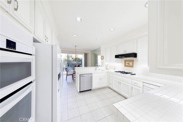 8 Longbourn Aisle, Irvine, CA 92603