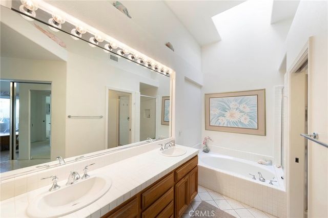 8 Longbourn Aisle, Irvine, CA 92603