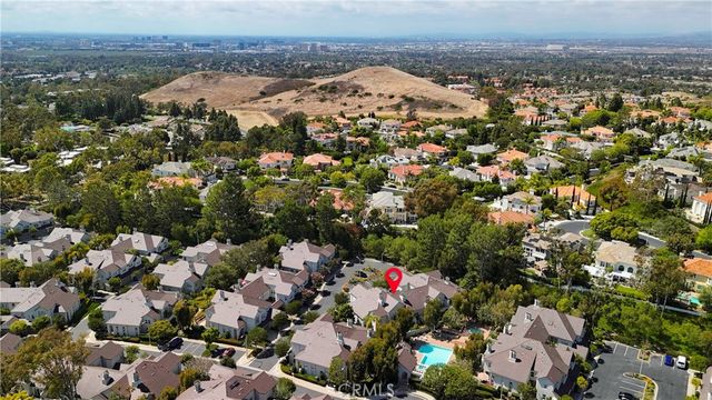 8 Longbourn Aisle, Irvine, CA 92603