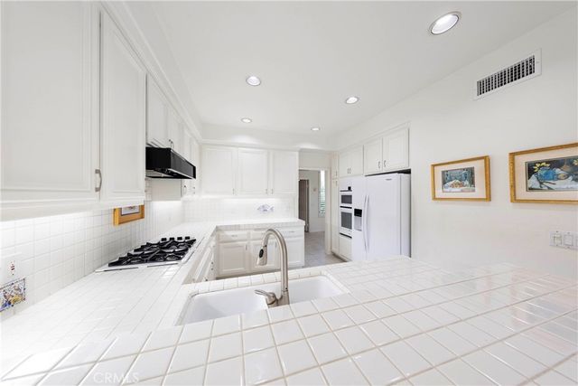 8 Longbourn Aisle, Irvine, CA 92603