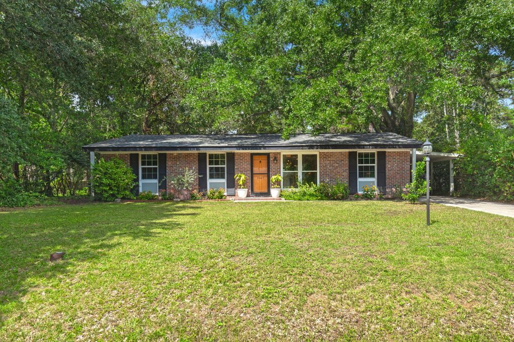 1047 Honeysuckle Lane, Charleston, SC 29412