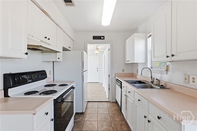 8 Larchmont Court, Savannah, GA 31419