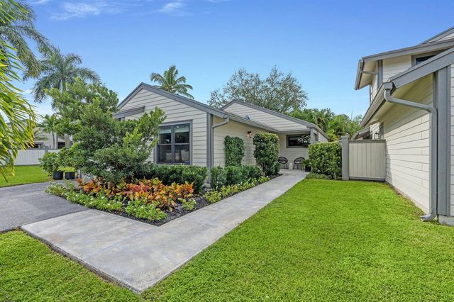 2474 Bedford Mews Drive, Wellington, FL 33414