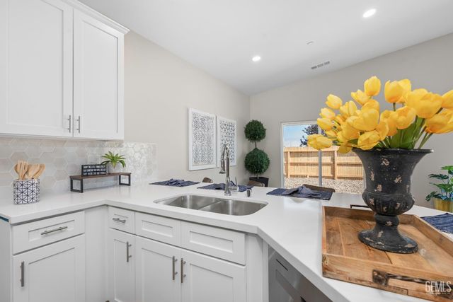 6103 Curvy Hills Drive, Bakersfield, CA 93306