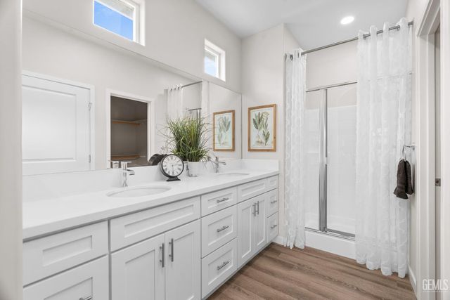 6103 Curvy Hills Drive, Bakersfield, CA 93306