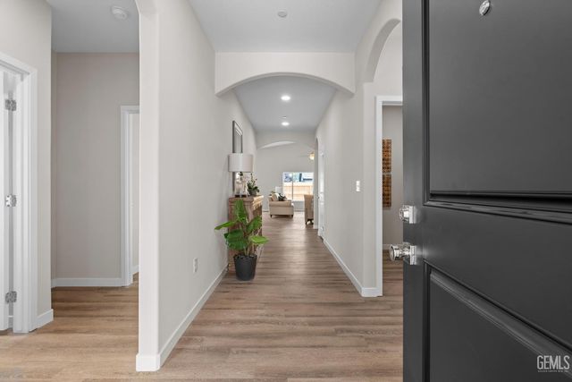 6103 Curvy Hills Drive, Bakersfield, CA 93306