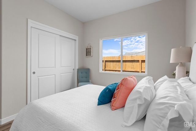 6103 Curvy Hills Drive, Bakersfield, CA 93306