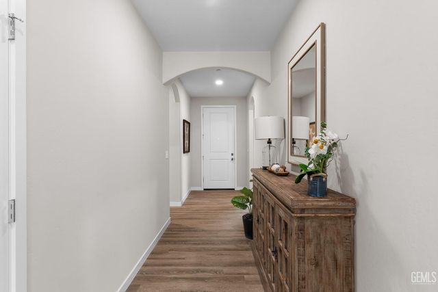 6103 Curvy Hills Drive, Bakersfield, CA 93306