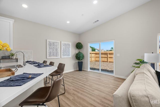 6103 Curvy Hills Drive, Bakersfield, CA 93306