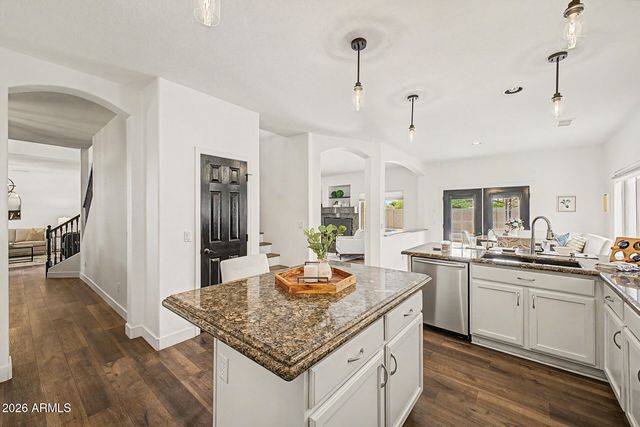 1095 W MULBERRY Drive, Chandler, AZ 85286