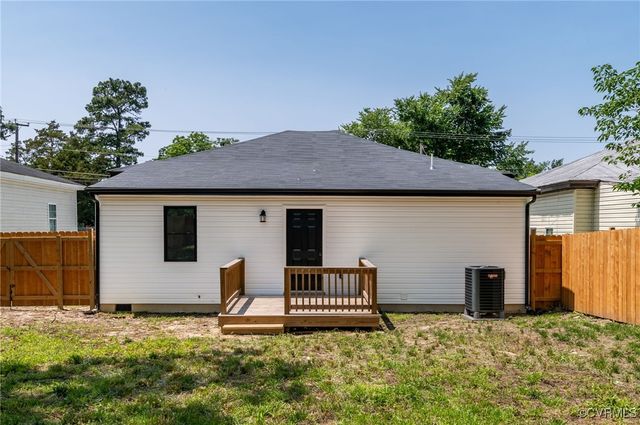 1330 Halifax St, Petersburg, VA 23803