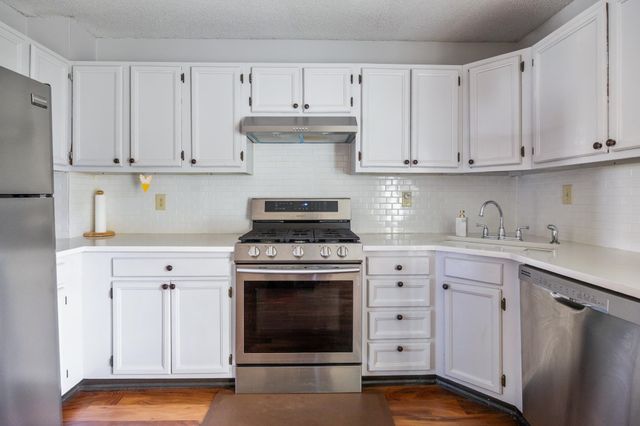 89 N Champlain St Apt L, Burlington, VT 05401