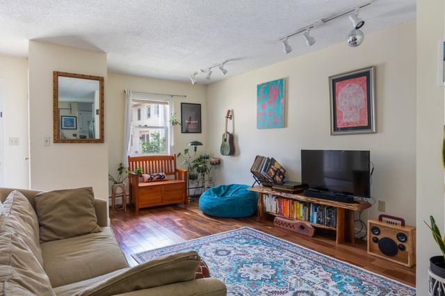 89 N Champlain St Apt L, Burlington, VT 05401